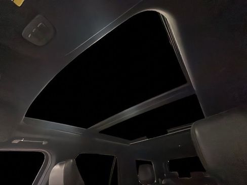 Used 2024 Lincoln Navigator Premiere image 3