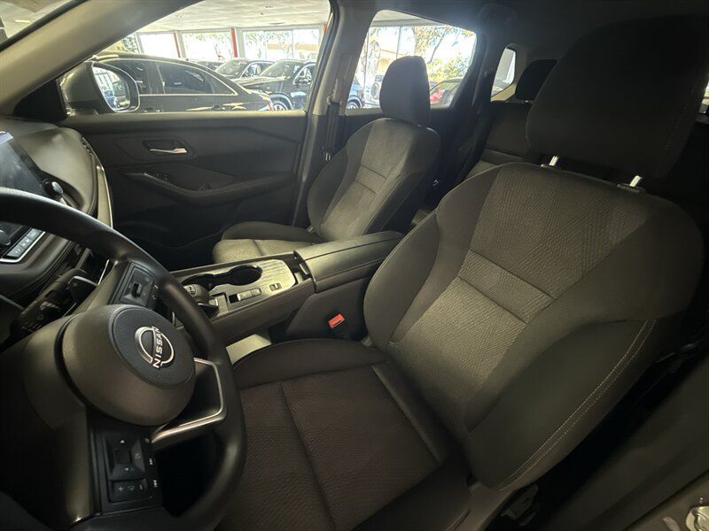 Used 2024 Nissan Rogue SV FWD image 16