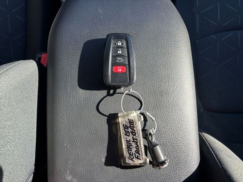 Used 2025 Toyota RAV4 XLE image 22