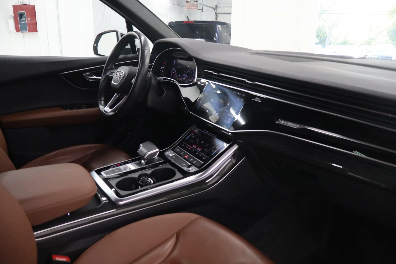 Used 2020 Audi Q7 3.0T Premium w/ Convenience Package AWD/4WD image 31