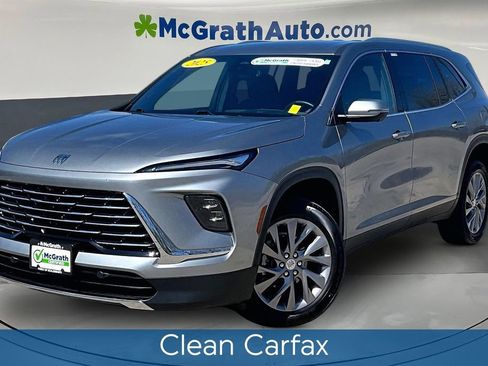 Used 2025 Buick Enclave Preferred AWD/4WD image 3
