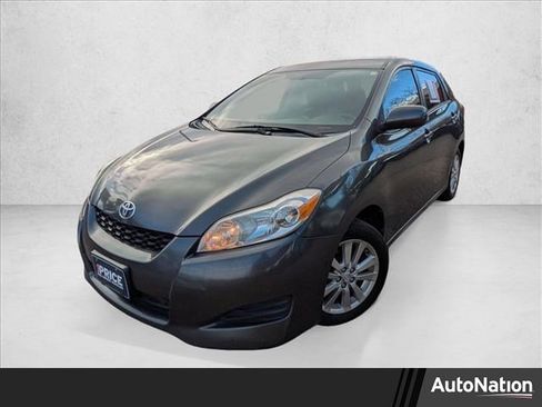 Used 2010 Toyota Matrix image 1