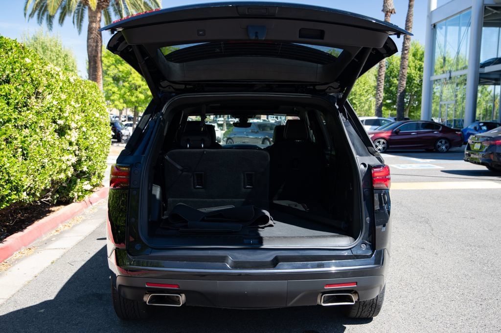 Used 2023 Chevrolet Traverse Premier w/ Redline Edition AWD/4WD image 19