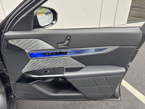 Used 2023 BMW i7 xDrive60 AWD/4WD image 59