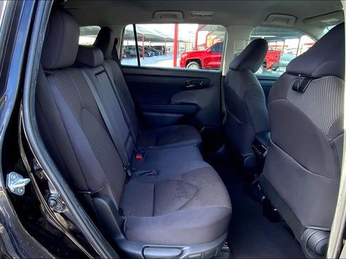 Used 2022 Toyota Highlander LE image 20
