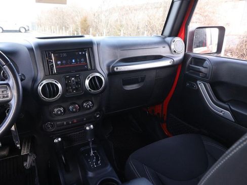 Used 2018 Jeep Wrangler Unlimited Sahara w/ Connectivity Group image 22