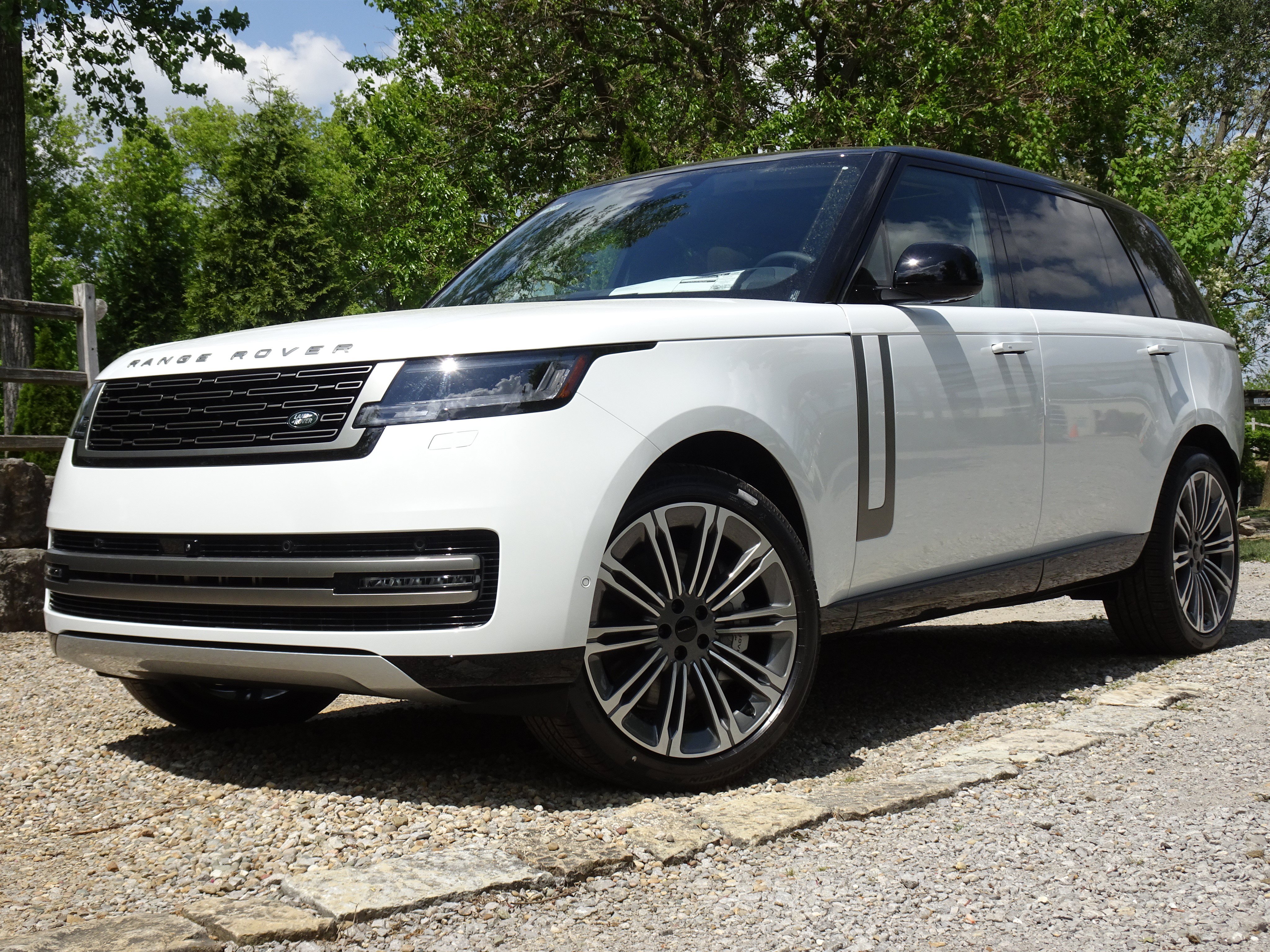 New 2026 Land Rover Range Rover Long Wheelbase SE AWD/4WD image 1