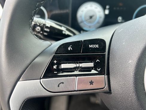 Used 2025 Hyundai Elantra Limited FWD image 16