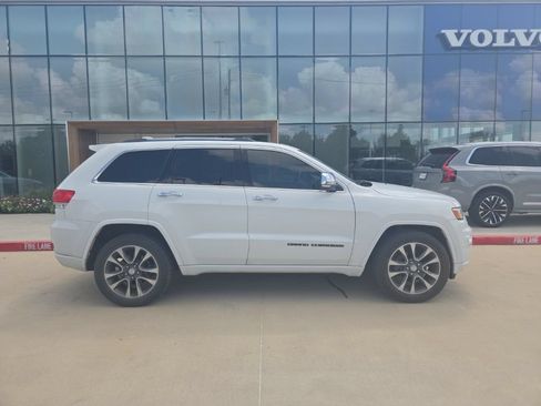Used 2018 Jeep Grand Cherokee Overland RWD image 9