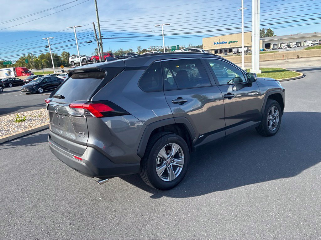 Used 2025 Toyota RAV4 XLE AWD/4WD image 7