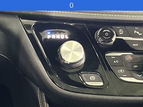 Used 2025 Chrysler Pacifica Limited FWD image 21