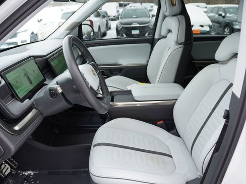 Used 2023 Rivian R1S Adventure image 15