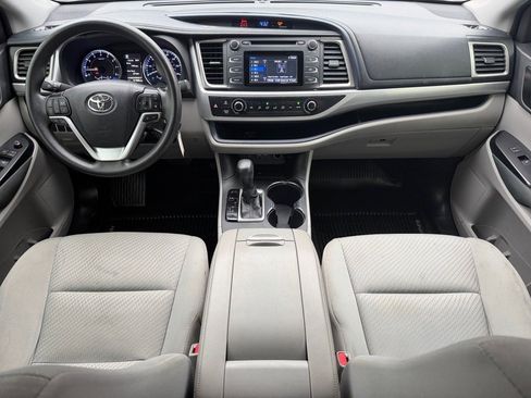 Used 2019 Toyota Highlander LE image 14