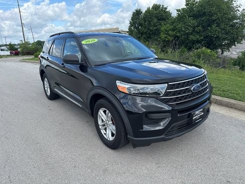 Used 2020 Ford Explorer XLT AWD/4WD image 2