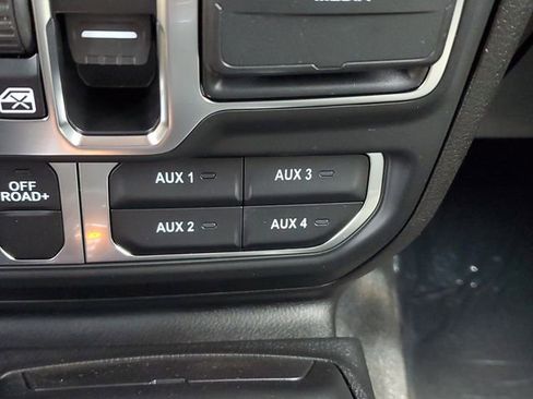 New 2025 Jeep Gladiator Mojave image 36