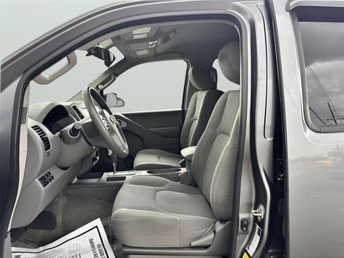 Used 2016 Nissan Frontier SV image 10