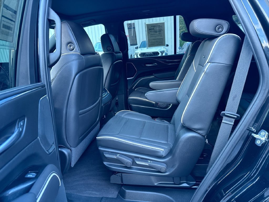 Used 2024 Cadillac Escalade Premium Luxury AWD/4WD image 29