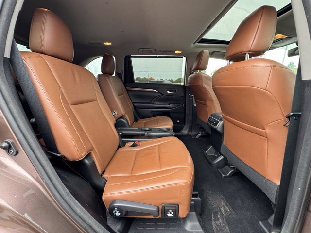 Used 2017 Toyota Highlander Limited AWD/4WD image 14