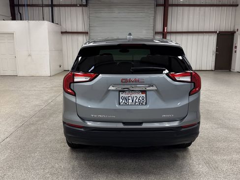 Used 2024 GMC Terrain SLE image 22