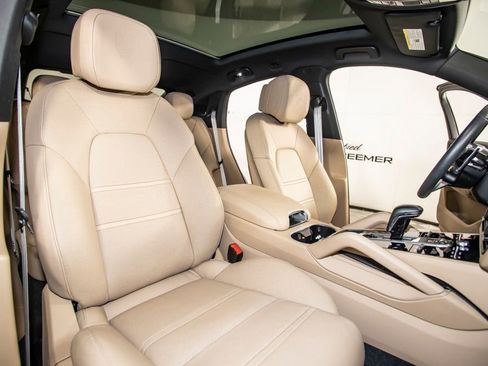 Used 2023 Porsche Cayenne image 22