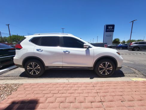Used 2017 Nissan Rogue SL w/ SL Premium Package AWD/4WD image 28