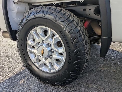 Used 2024 Chevrolet Silverado 2500 LT AWD/4WD image 12