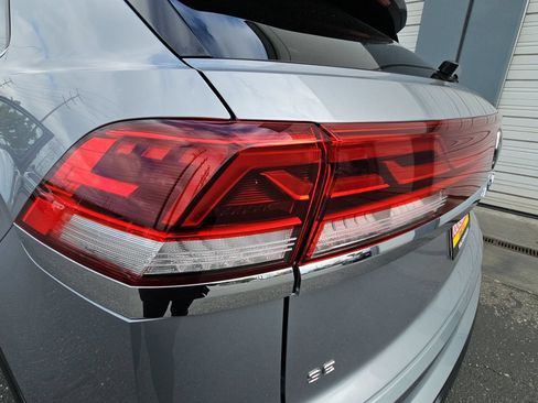 Certified 2024 Volkswagen Atlas Cross Sport SE FWD image 34