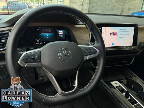 Used 2024 Volkswagen Atlas SE w/ Panoramic Sunroof Package FWD image 12