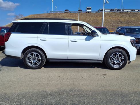 Used 2025 Ford Expedition Active image 2