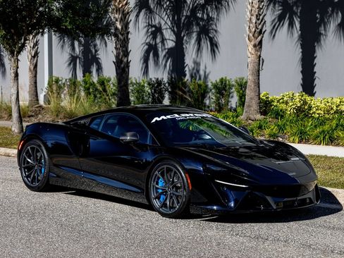 Used 2023 McLaren Artura RWD image 2