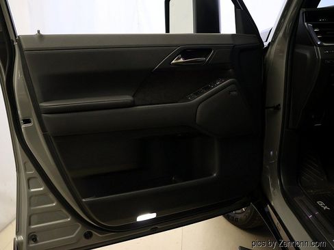 Used 2025 Lexus GX 550 w/ Accessory Package (2T) AWD/4WD image 31