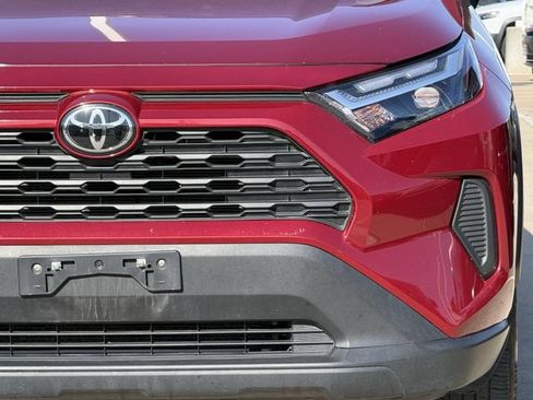Used 2025 Toyota RAV4 XLE FWD image 9