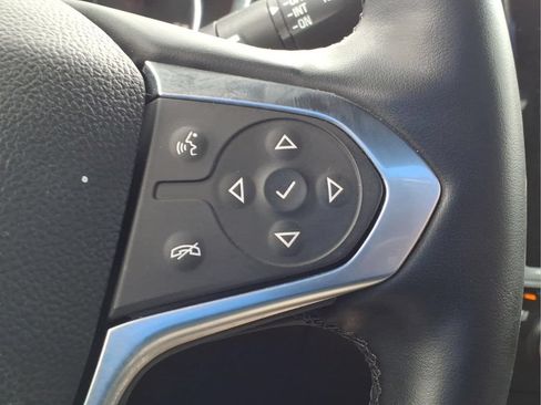 Used 2023 Chevrolet Traverse Premier FWD image 24