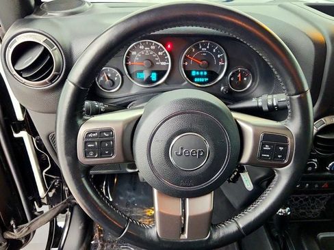 Used 2018 Jeep Wrangler Unlimited Sahara AWD/4WD image 12