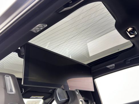 Used 2023 BMW i7 xDrive60 w/ Parking Assistance Package image 13