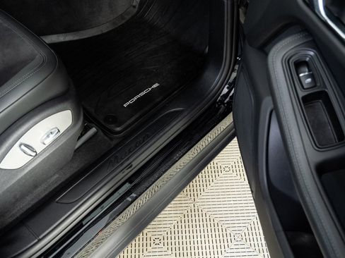 Used 2020 Porsche Macan image 24