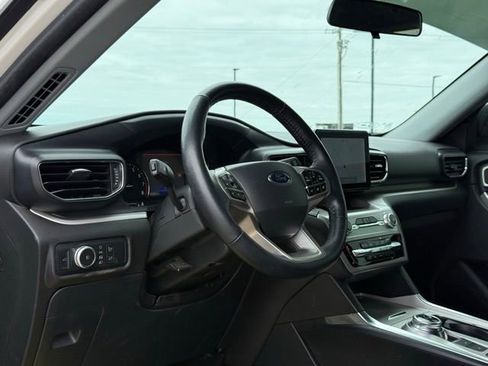 Used 2022 Ford Explorer XLT w/ Equipment Group 202A image 16