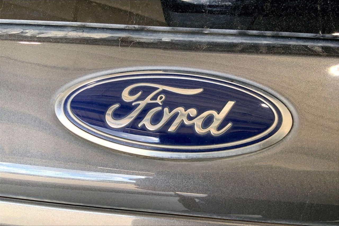 Used 2023 Ford Explorer XLT w/ Equipment Group 202A RWD image 9