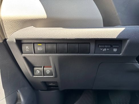 Used 2024 Toyota Sienna LE FWD image 23