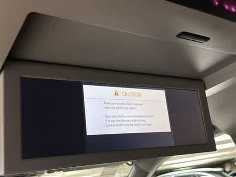 Used 2018 Toyota Sienna SE Premium FWD image 26