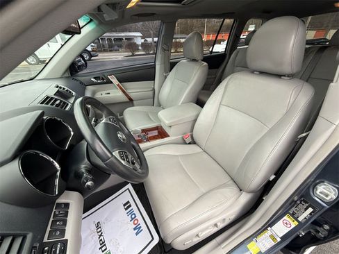 Used 2012 Toyota Highlander Limited image 19