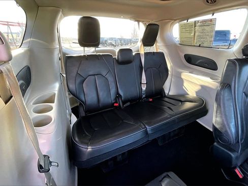 Used 2020 Chrysler Pacifica Limited image 27