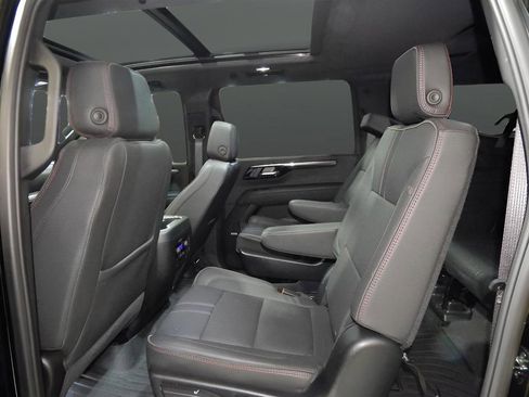 Used 2025 Chevrolet Suburban RST w/ RST Capability Package image 24