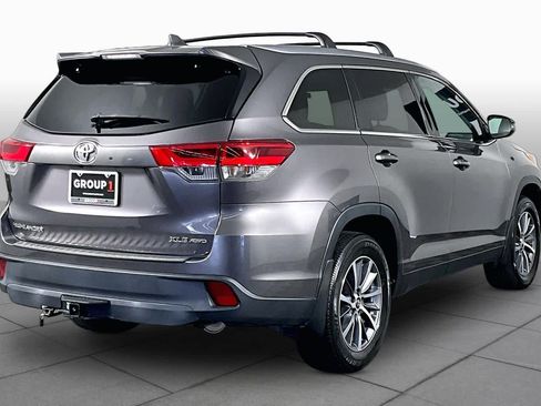 Used 2019 Toyota Highlander XLE AWD/4WD image 13