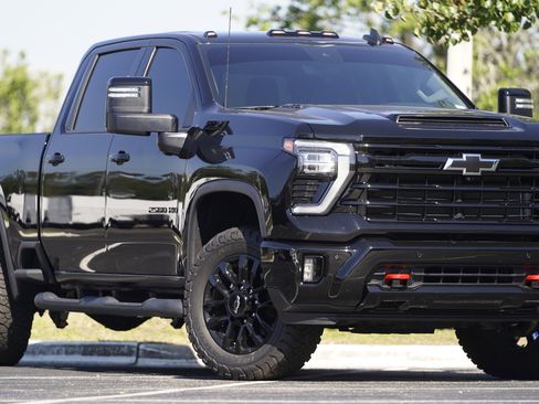 Used 2025 Chevrolet Silverado 2500 LT w/ Trail Boss Package AWD/4WD image 2