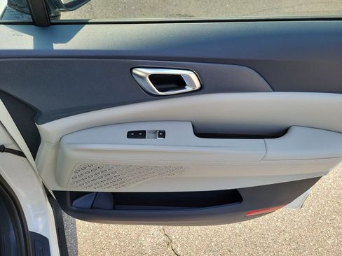 New 2026 Kia Carnival EX FWD image 10