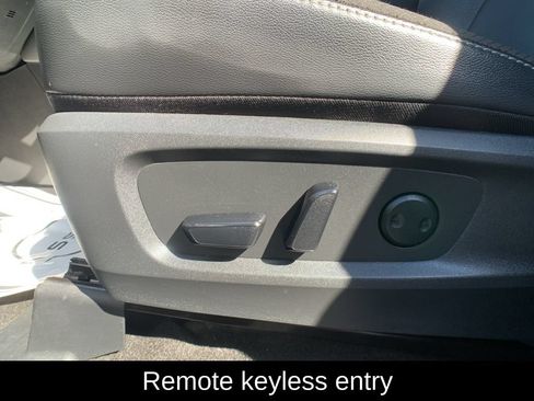 Used 2025 Nissan Pathfinder SL AWD/4WD image 17