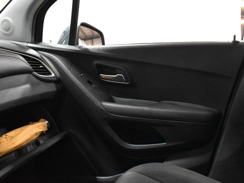 Used 2020 Chevrolet Trax LT image 19