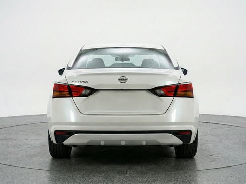 Used 2025 Nissan Altima 2.5 SV FWD image 7