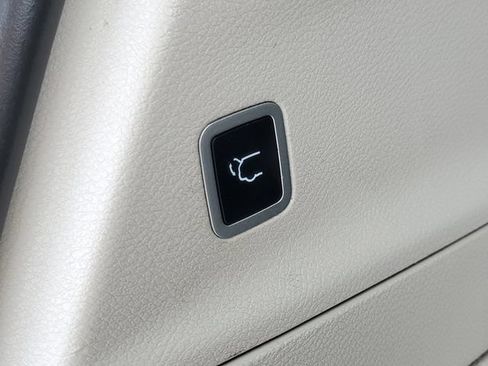 Used 2024 Chrysler Pacifica Limited FWD image 38